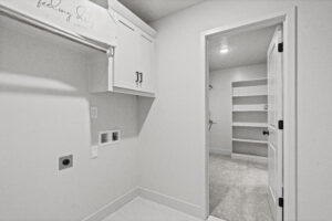 4334 Forest Ave. laundry room photo